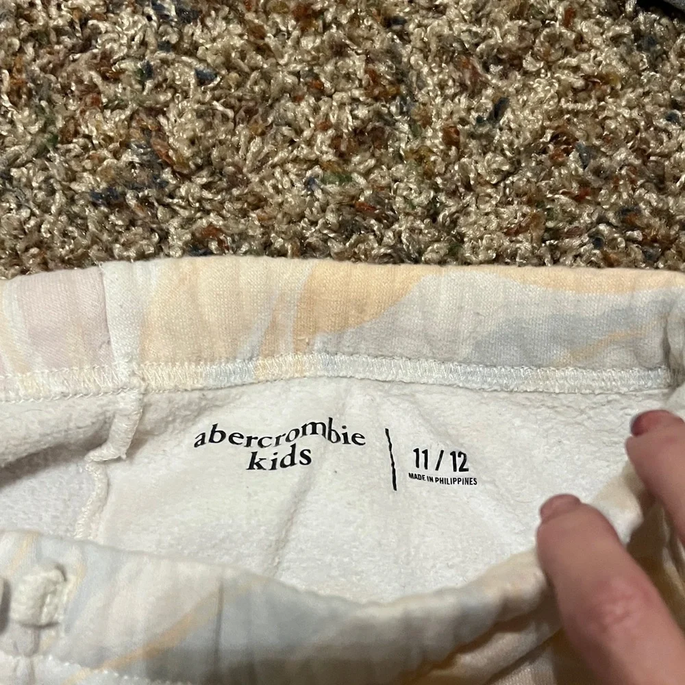 Abercrombie Kids Charcoal and Cream Joggers and wide leg fleece - Picture 3 of 4